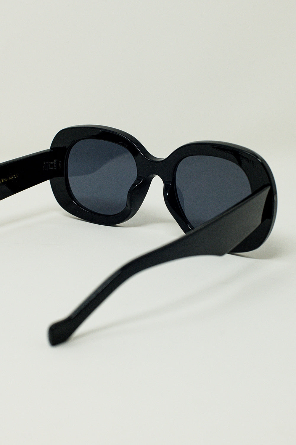 Oversized Circular Sunglasses in Black