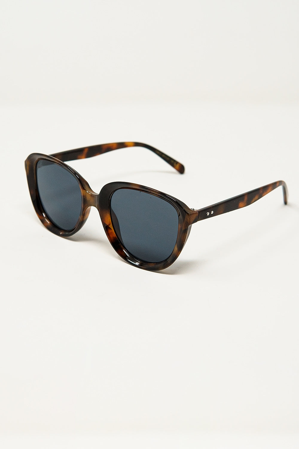 Round Sunglasses in Dark Tortoise Shell